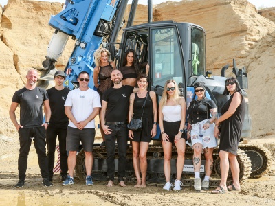 Kristýna a Karolína a tým - focení říjnových Playmate