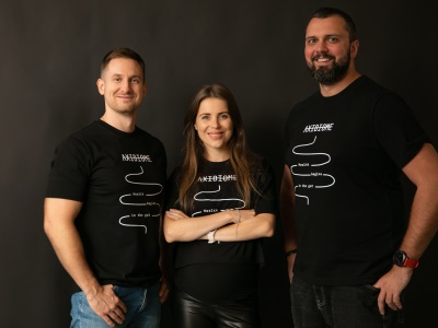 Za vývojem produktů AXIBIOME stojí výzkumná biotechnologická laboratoř MCB Lab. Zleva Matěj Vích, Zuzana Halasová a Jan Kostelník.