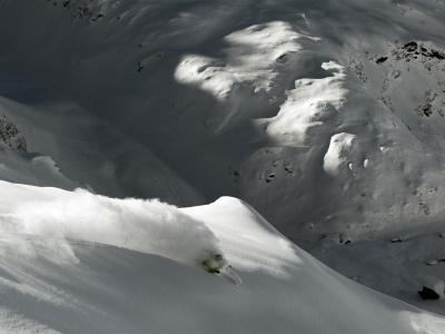 Robin si vybírá svahy, kam se běžní lyžaři nevydávají.