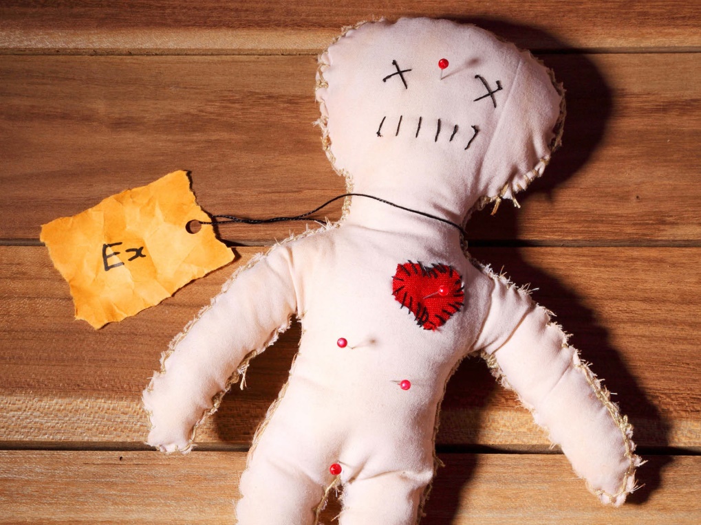 Než vytváření voodoo panenky jejího ex je možná lepší zajít s ním občas na jedno. Ale ani to raději nepřehánějte.