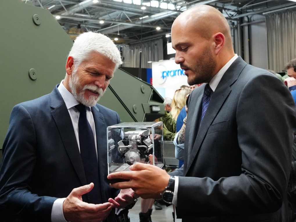 Mezi nejvlivnější Čechy se řadí český prezident Petr Pavel i v současnosti nejbohatší český podnikatel Michal Strnad.