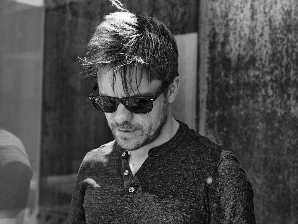 Jiří Mádl se vedle filmování věnuje i charitativní činnosti. V roce 2017 založil ArteFond, který finančně podporuje umělecky nadané děti z dětských domovů.