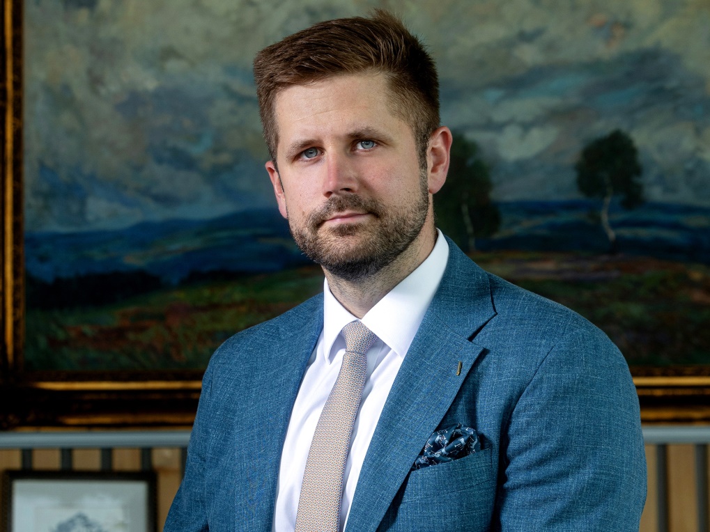 Filip Drnec působí jako výkonný ředitel advokátní kanceláře Portos, jednoho z největších hráčů na českém právním trhu. Současně aktivně působí ve společnosti Access EU, která poskytuje strategické poradenství v oblasti evropských veřejných záležitostí.