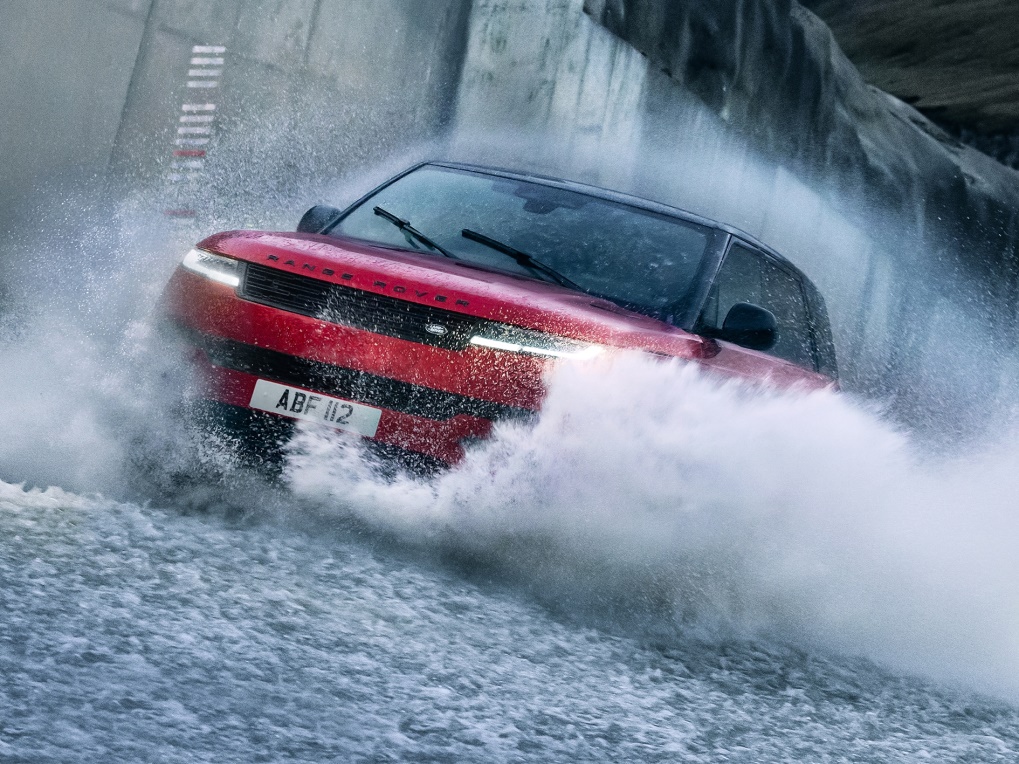 Na Range Roveru Sport nenajdete jediný výstupek, výčnělek, zkrátka žádný rušivý element.