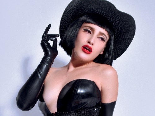 Tosca Rivola – glamour se špetkou nebezpečí