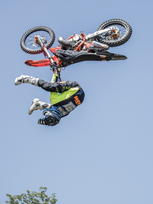 „Můj první freestylový skok z rampy byl v mých deseti letech, ale už v době, kdy jsem jezdil motokrosové závody...“