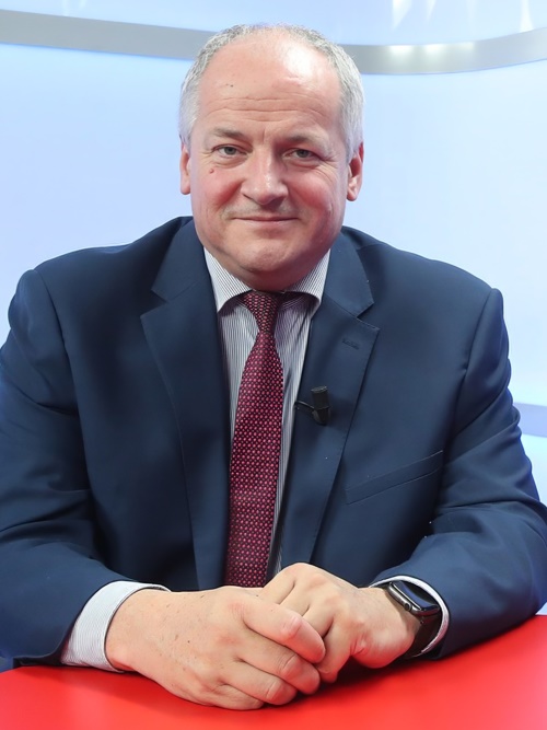 „Považuji se za normálního jedince, geneticky mám sice po otci trpělivost a zdrženlivost, občas to na mě ale přijde, a to jsem pak schopen v mezích zákona čehokoli.“