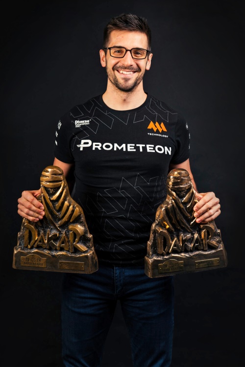 „Když jsem poprvé řídil auto po silnici bylo mi asi jedenáct. Předtím jsem jezdil tátovi na klíně, ale to se asi nepočítá.“