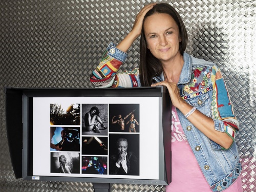 „Když se Gábina Soukalová fotila nahá, zůstaly jsme spolu v hale jen samy dvě a celá produkce byla zavřená vedle v místnosti. Pokaždé trvám na tom, aby na place, na kterém se fotí, byla co nejvíc intimní atmosféra, což se nám podařilo.“