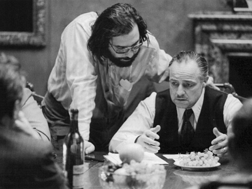 Francis Ford Coppola a Marlon Brando během natáčení.