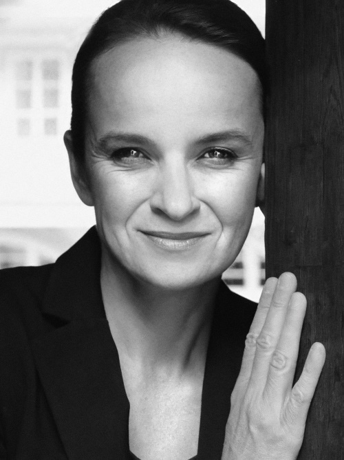 „Doba se mění a já s ní – zatímco analogové éry jsem se kdysi držela zuby nehty, do světa umělé inteligence ve fotografii jsem vplula hned a moc mě baví.“